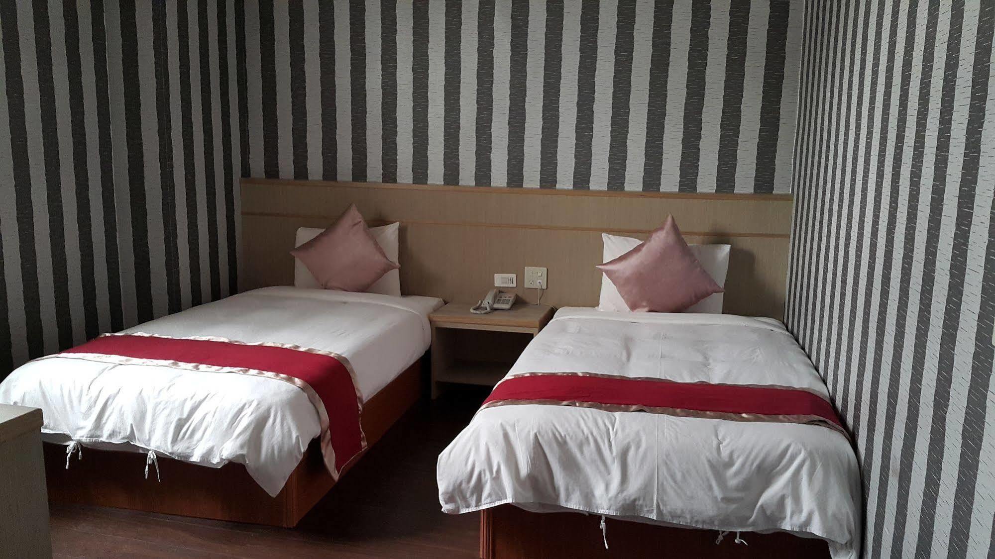 Mei Hua Hotel Гаосюн Экстерьер фото